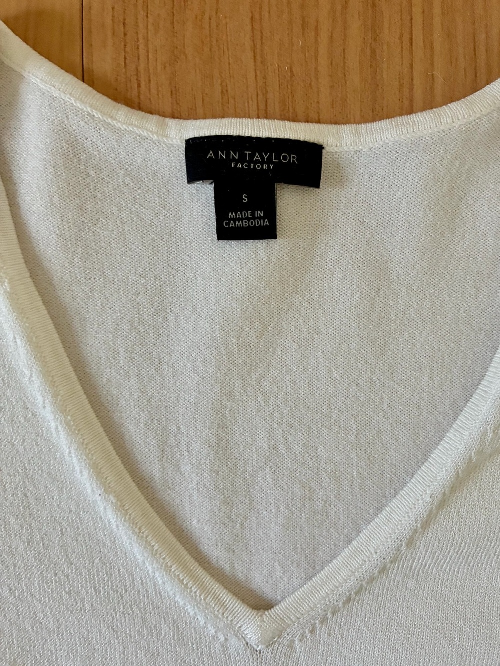 Ann Taylor V-Neck Flutter Sleeve Top - Picture 3 of 3